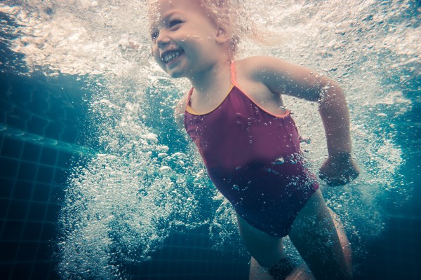 The Benefits of Baby Swimming - The Good Play Guide